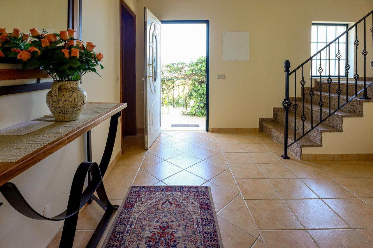 Villa Agapito - Sea View - Ac - By Bedzy Gale  المظهر الخارجي الصورة
